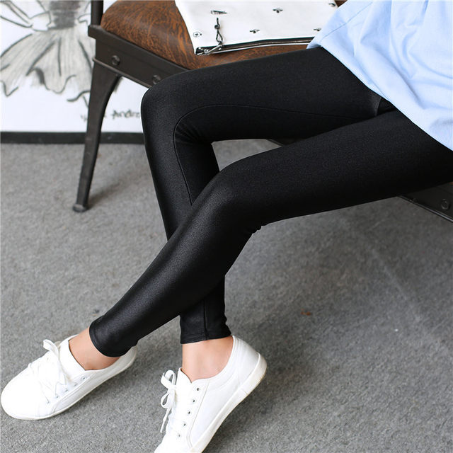 Women's velvet leggings for fall and winter outer wear, thickened glossy pants, nine-point warmth, extra fat, plus size for middle-aged and elderly mothers