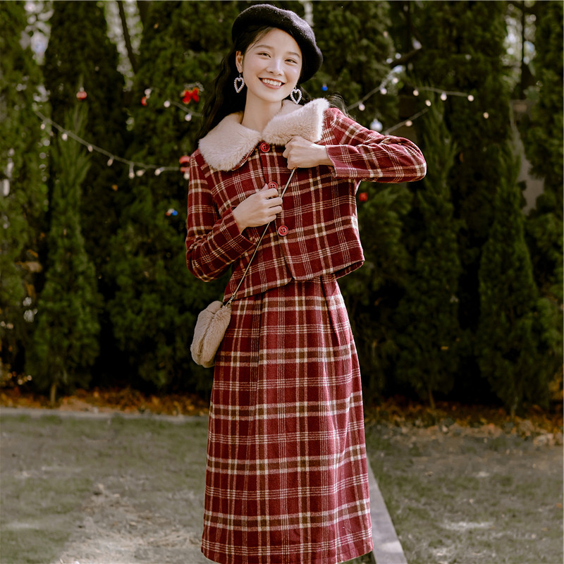 Small Fragrant Wind Suit Woman 2022 Winter's new Sister Qi is light and airy, and jacket half body dress Two sets