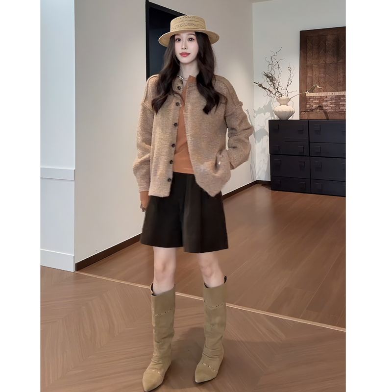 Early Autumn Korean Style Outfit Set, Lazy Style, Loose and Versatile, Round Neck Knitted Cardigan Jacket + High-Waisted Casual Shorts