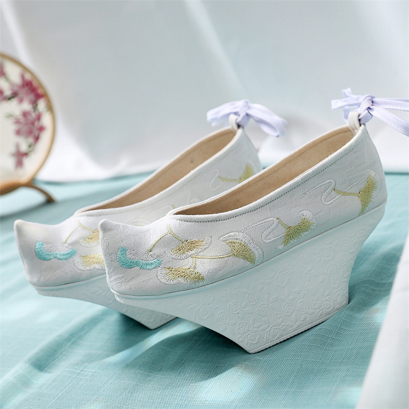Ancient-Style High-Heeled Hanfu Shoes for Women, Traditional Performance Embroidered Cloth Shoes, Platform-Soled Palace Shoes, Cloud-Stepping Shoes, Chinese-Style Checkered Shoes
