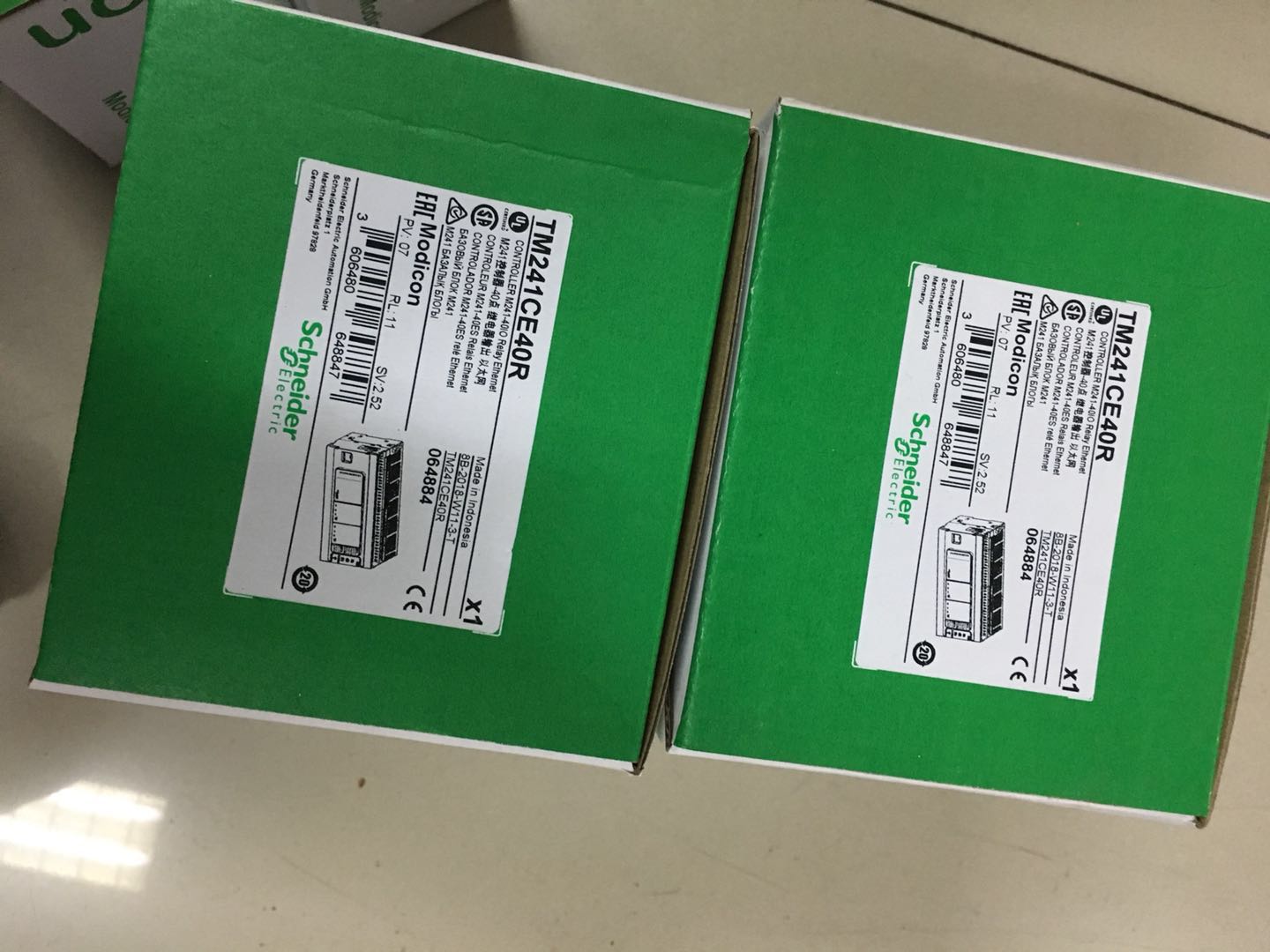 TM241CE24R TM241CE40R TM221CE40R CE40T spot Schneider PLC controller