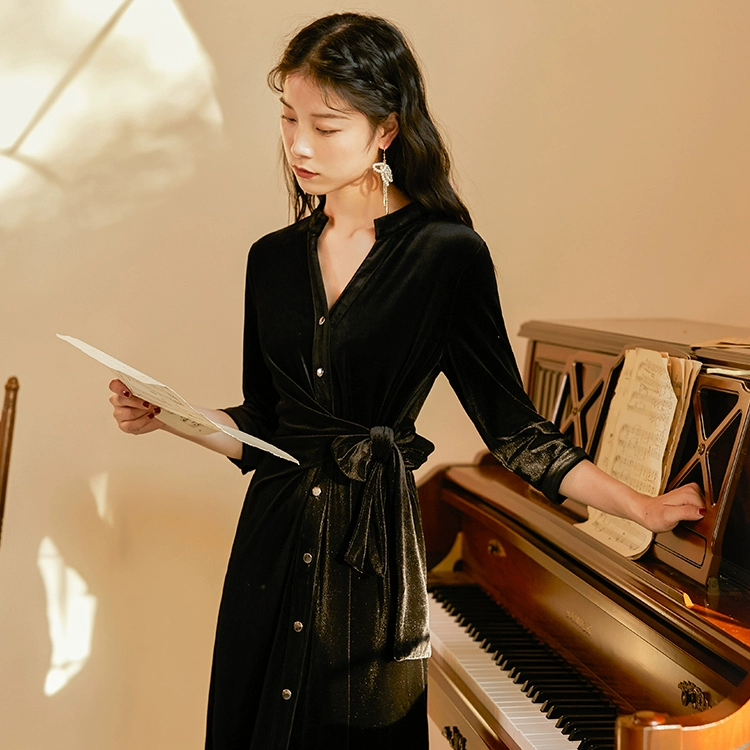 Mùa thu và mùa đông mới váy đen nữ váy hoa chuông kiểu Pháp retro nhung cao eo váy xoay cổ chữ V váy dài - Váy eo cao
