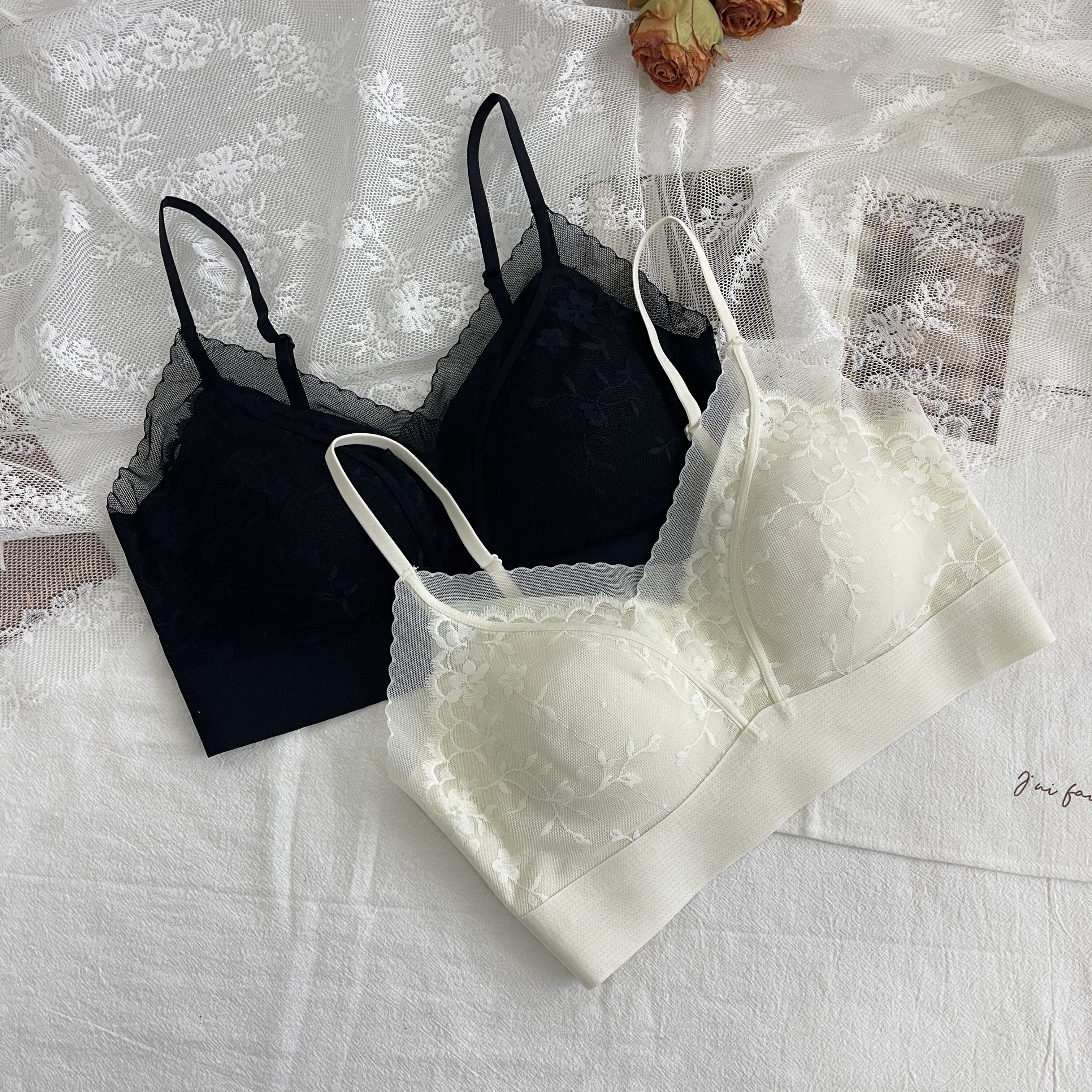 早春新品V领蕾丝性感美背内衣女小胸聚拢舒适无痕固定杯内搭抹胸