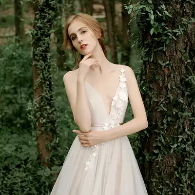 Wedding dress 2021 new bride sling French light wedding dress Super fairy series simple deep V gown door yarn dress women