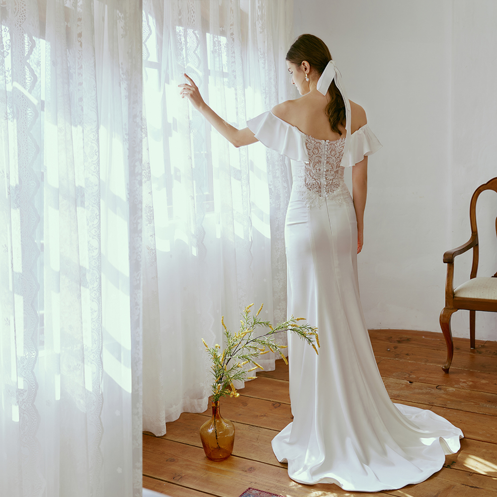 Founder Fanna 2022 designer custom made of white retro satin nail beads lace fishtail light wedding dress
