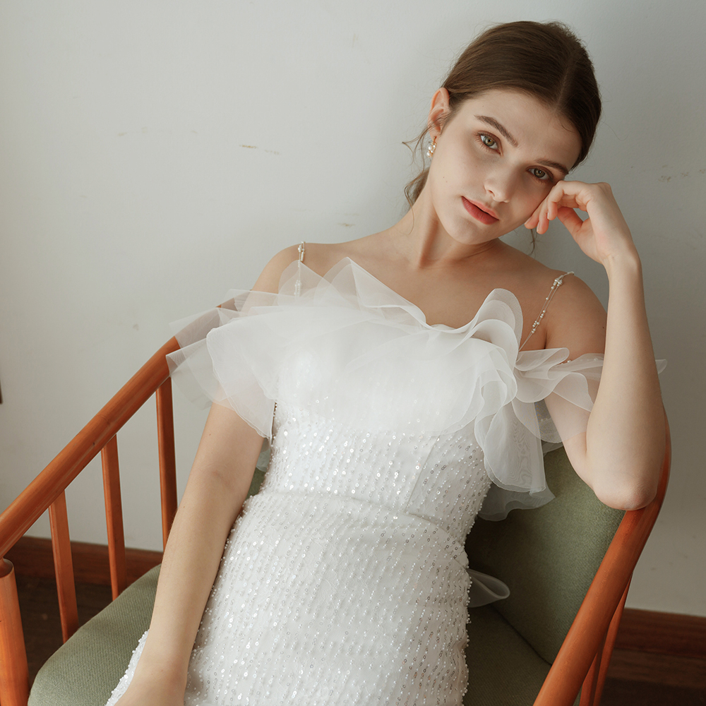 Founder Fanna designer Staple Pearl Lace Lotus Leaf Lace with light wedding gown dress The bride goes out to the wine and toast.