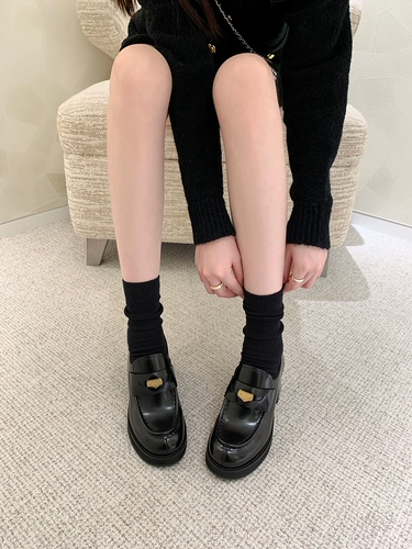 [sheii Su Yinyin] Rum Manor ~ женские маленькие кожаные туфли на толстом высоком каблуке с золотыми монетами из натуральной кожи на одной ноге