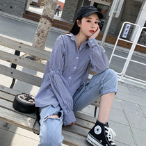 Blue striped shirt woman 2021 spring new Korean version 100 hitch long sleeve bottom retro port taste design sensation blouse