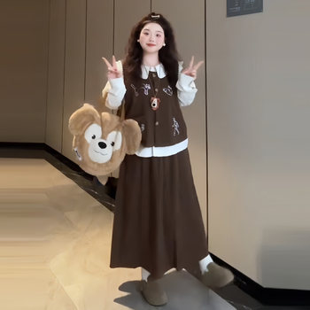 Plus-Size College Style Layered Shirt, Vest, and Skirt Three-Piece Set for Autumn and Winter, Slimming and Age-Reducing Outfit for Chubby Girls