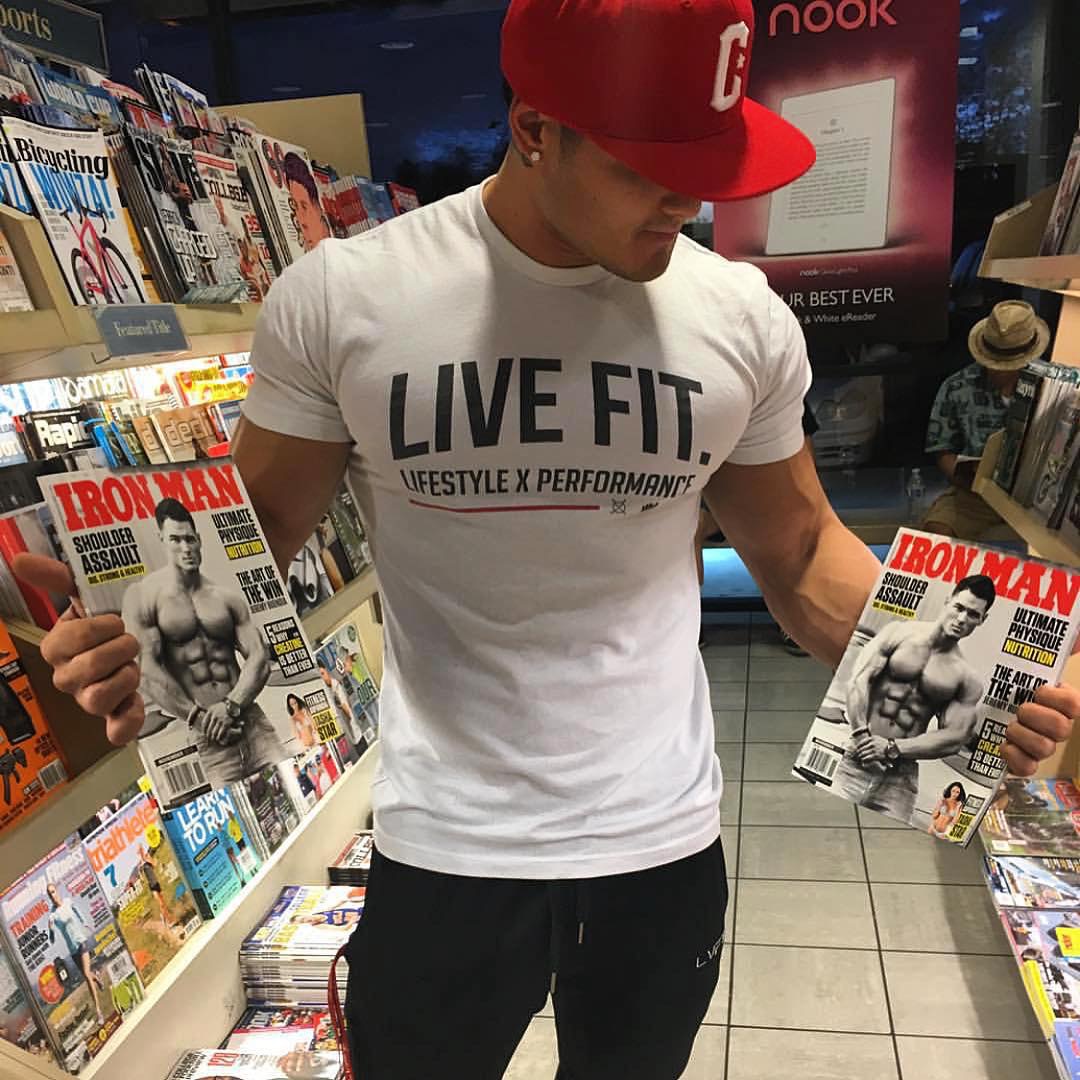 Cơ bắp đội trưởng mùa hè thể thao và giải trí T-Shirt triều nam anh trai thể dục lỏng mỏng phần mỏng thoáng khí vòng cổ ngắn tay áo áo thể thao nam có cổ