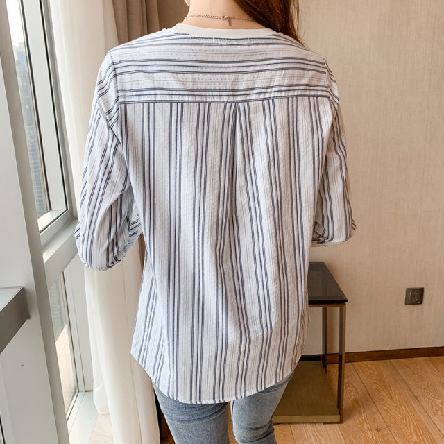 Autumn new sweater 2023 temperament round neck striped long-sleeved splicing fake two-piece shirt female cover belly clothes