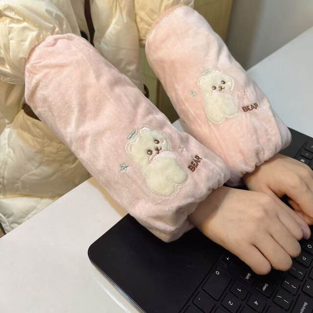 Cute plush sleeves for women 2025 new anti-dirty sleeves for adults office autumn and winter down jacket special sleeves