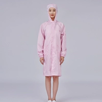 Розовое пальто с капюшоном и обновленной застежкой-молнией с большими зубцами