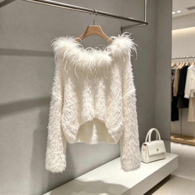 French Retro Soft and Lazy Style Knitwear, Internet Celebrity Pure Desire High-End One-Shoulder Fur Splicing White Sweater