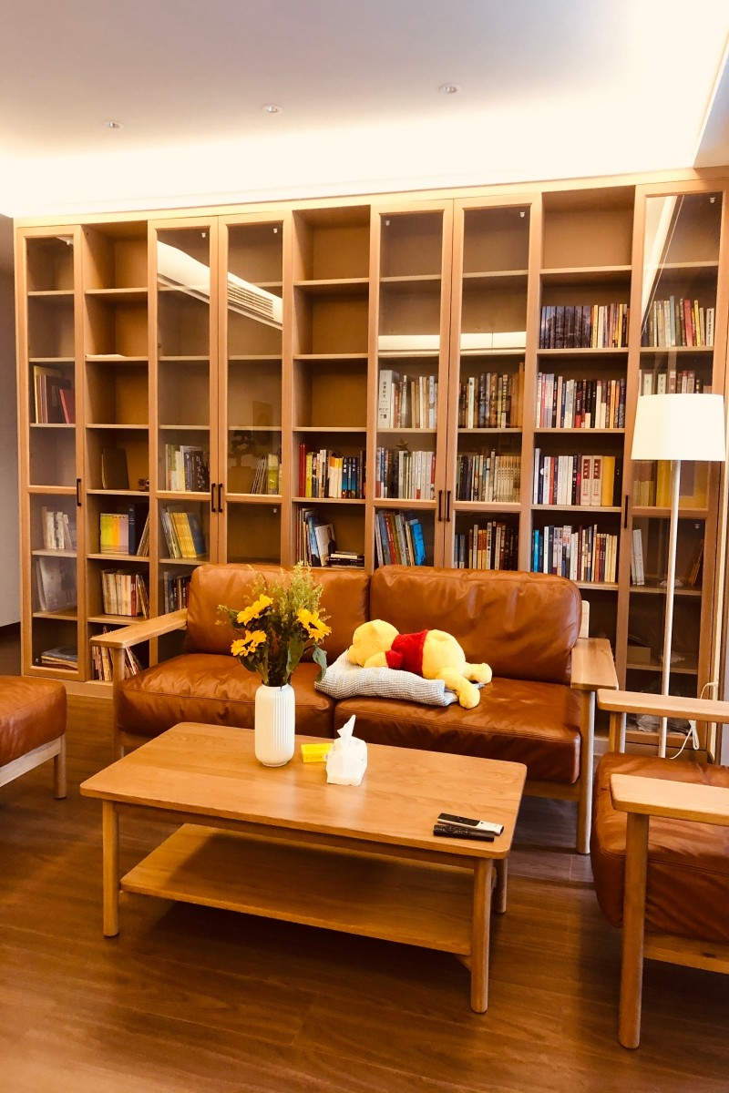 Day Style Log Full Wall Bookshelf Custom Solid Wood Glass Plaid Cabinet Cherry Wood Whole Wall Bookcase Landing Size Set