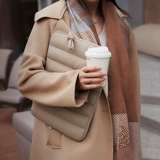 爱华仕笔记本电脑包2024年新款内胆包防震高级感手拿绗缝云朵包女