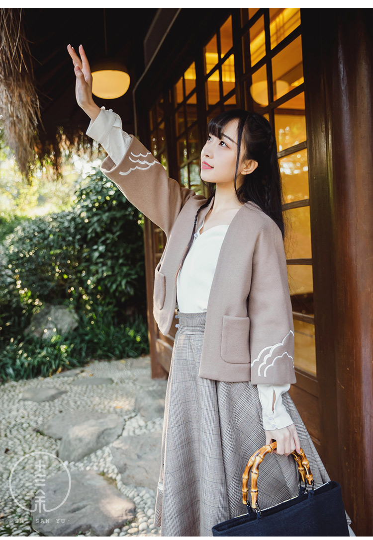 [Mười ba chiếc mũ len] [Nụ rồng] Cặp áo khoác ngắn Yếu tố Han mùa thu và áo khoác thêu mùa đông mẫu áo khoác nữ đẹp
