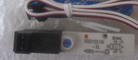 SMC miniature solenoid valve VQD1251U-5L-M5 with seat VQD1251W-5M-M5 with seat DC24V