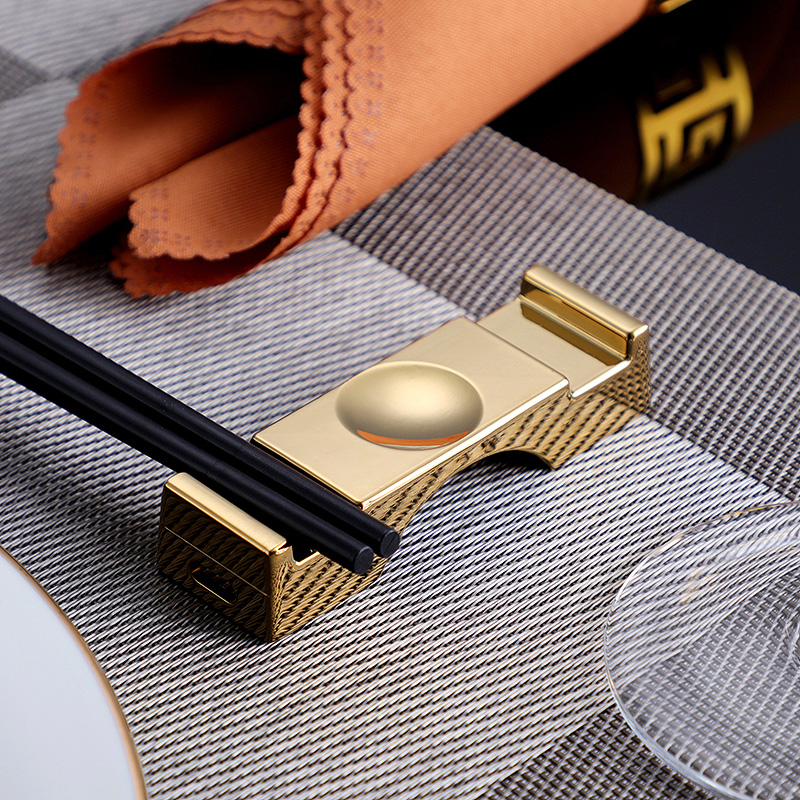 Japanese style chopsticks holder holder creative chopstick holder zinc alloy tableware chopstick holder ornament stainless steel fork spoon support dual-purpose chopstick pillow