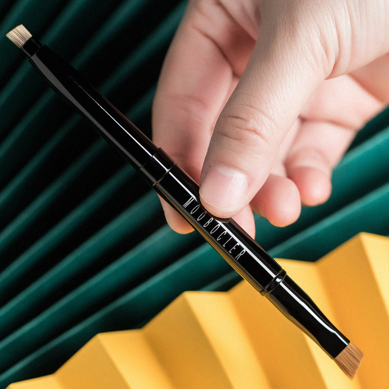 Double-headed eyebrow brush Portable bevel telescopic eyebrow hair Yellow wolf tail hair with lid Eyebrow brush Eyebrow brush Animal hair brush