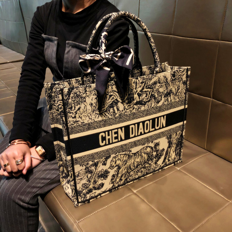 Hong Kong Brand Women's Bag 2026 New Large-Capacity Embroidered Shoulder Tote Bag Versatile Mother-Daughter Bag Hong Kong Brand Women's Bag 2026 New Large-Capacity Embroidered Shoulder Tote Bag Versatile Mother-Daughter Bag