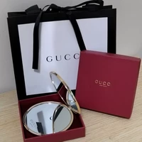 Зеркало, коробка, белая сумка