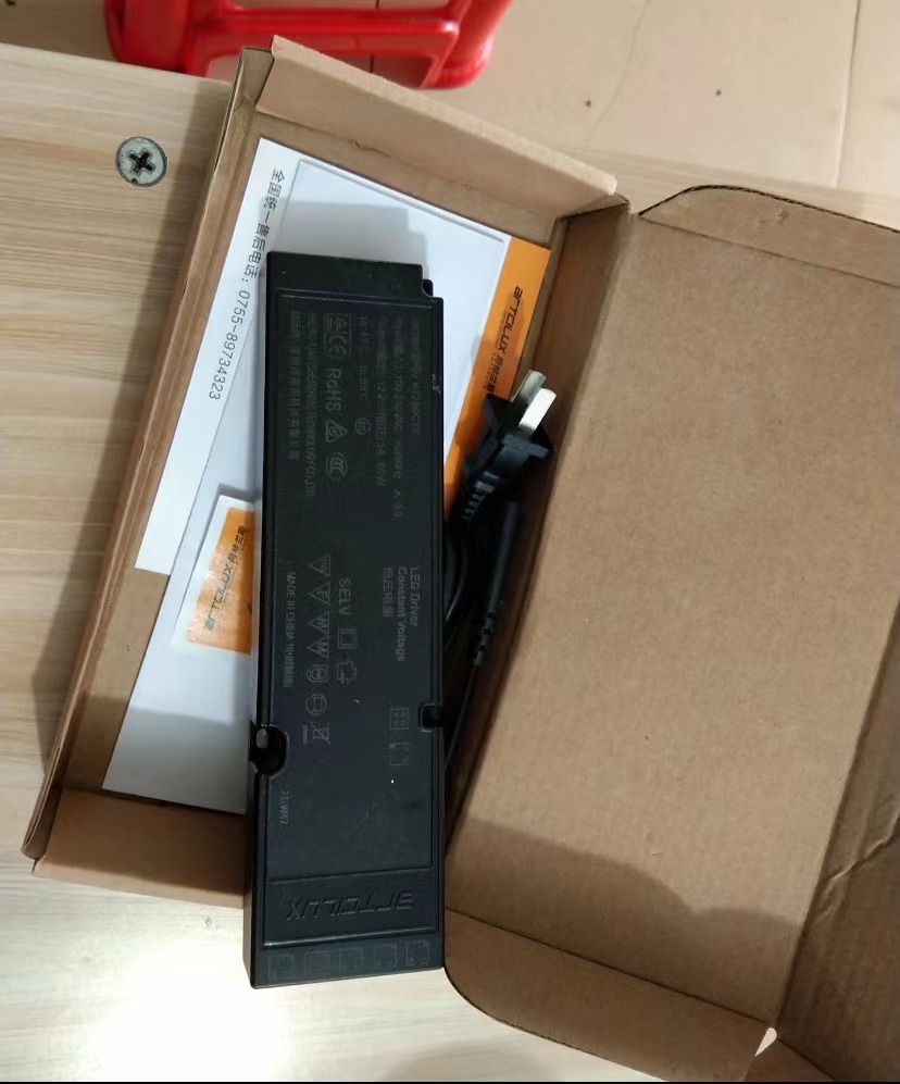 点亮家居空间的魔法开关：阿特兰斯12V LED灯带橱柜衣柜灯