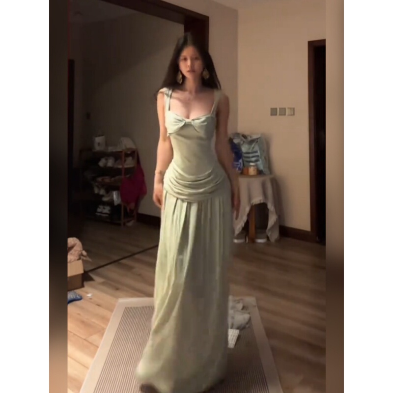 French-Style Green Backless Suspender Dress for Women, Summer Seaside Resort Style, Slim-Fitting Waist-Cinching Gown, Birthday Long Dress