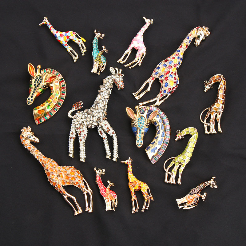 Popular giraffe brooches in Europe and America: fashionable and versatile animal brooches, diamond-encrusted enamel pins, accessories