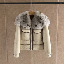 Fur integrated female short section Winter new pure color splicing fox fur collar young and small sub-fur grass jacket