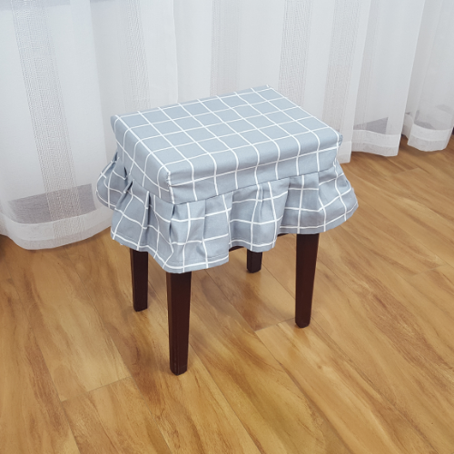 Накидка на табурет. Накидки на табуретки. Накидки на стулья для кухни. Накидки на табуретки. Как на руках сшить чехол на табурет.