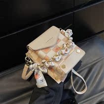 Small and delicate mobile phone bag This year popular Korean tether satchel bag woman 2022 new wave chain texture handbag