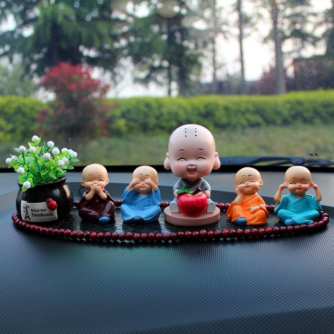 Cartoon shaking his head little monk car ornaments Buddhist car interior decorations car cute creative Zen small novice Buddha