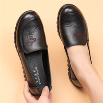 Mothers shoes shoes leather soft comfortable middle-aged womens shoes flat-bottomed anti-slip work elderly nai nai xie chun qiu kuan