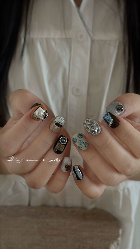 【Sweet Cool Style】Old Money Style Autumn and Winter Heavy Craft Black and Silver Series High-End Whitening Handmade Wearable Nail Art Short Style 【Sweet Cool Style】Old Money Style Autumn and Winter Heavy Craft Black and Silver Series High-End Whitening Handmade Wearable Nail Art Short Style