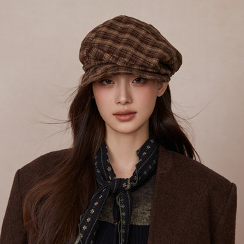 Japanese literary plaid newsboy caps for men and women in autumn and winter retro