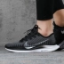 NIKE Nike nữ giày mùa hè phong cách mới giày đệm ZOOM giày thể thao giày tập luyện nhẹ giày chạy bộ AT8242-300 - Giày chạy bộ