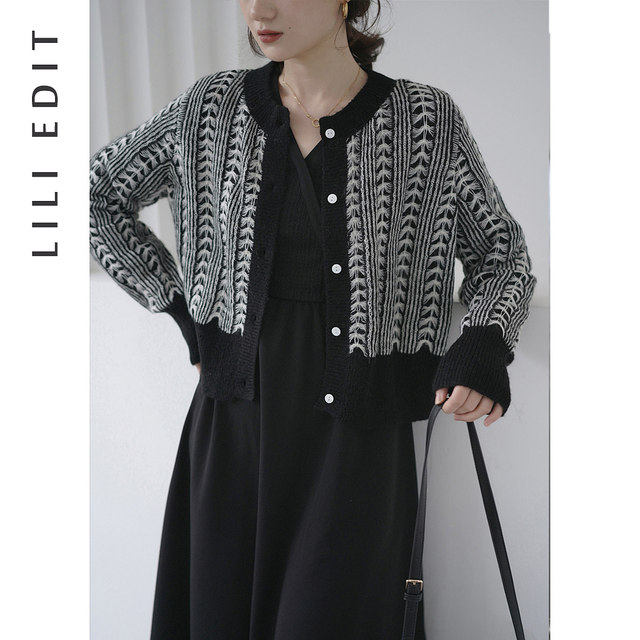 LILI EDIT/2021 early autumn new style French retro round neck buttoned sweater knitted cardigan jacket women's clothing