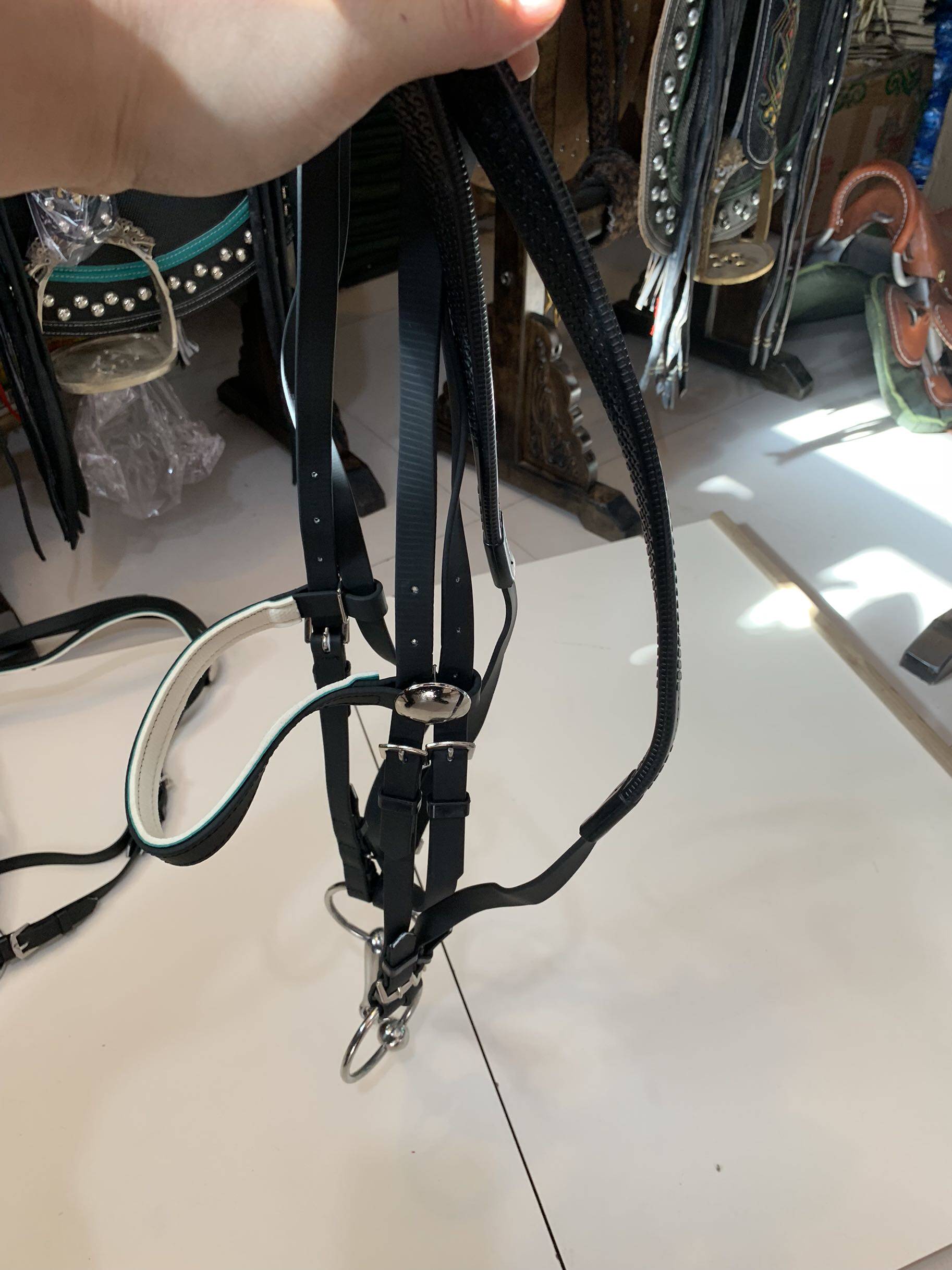 pvc chewy cage head chewy caged head Water Levermouth armature horse saddle horse riding water le reins with the rank of