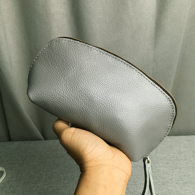 Foreign Trade Bargain: Genuine Leather Women's Lightweight and Simple Small Bag, Phone Bag, Cylindrical Pencil Case, Makeup Storage Clutch Bag