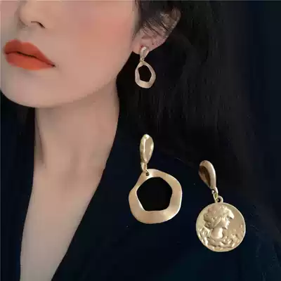 Advanced sense retro temperament metal atmosphere French round portrait asymmetric earrings exquisite personality ear needle ear clip female