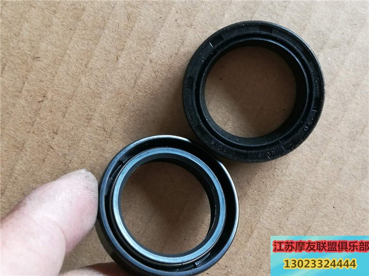 Áp dụng động cơ xe máy giảm xóc dầu con dấu Suzuki King 125 Neptune 125 phía trước giảm xóc dầu - Xe máy Bumpers nhún xe sirius
