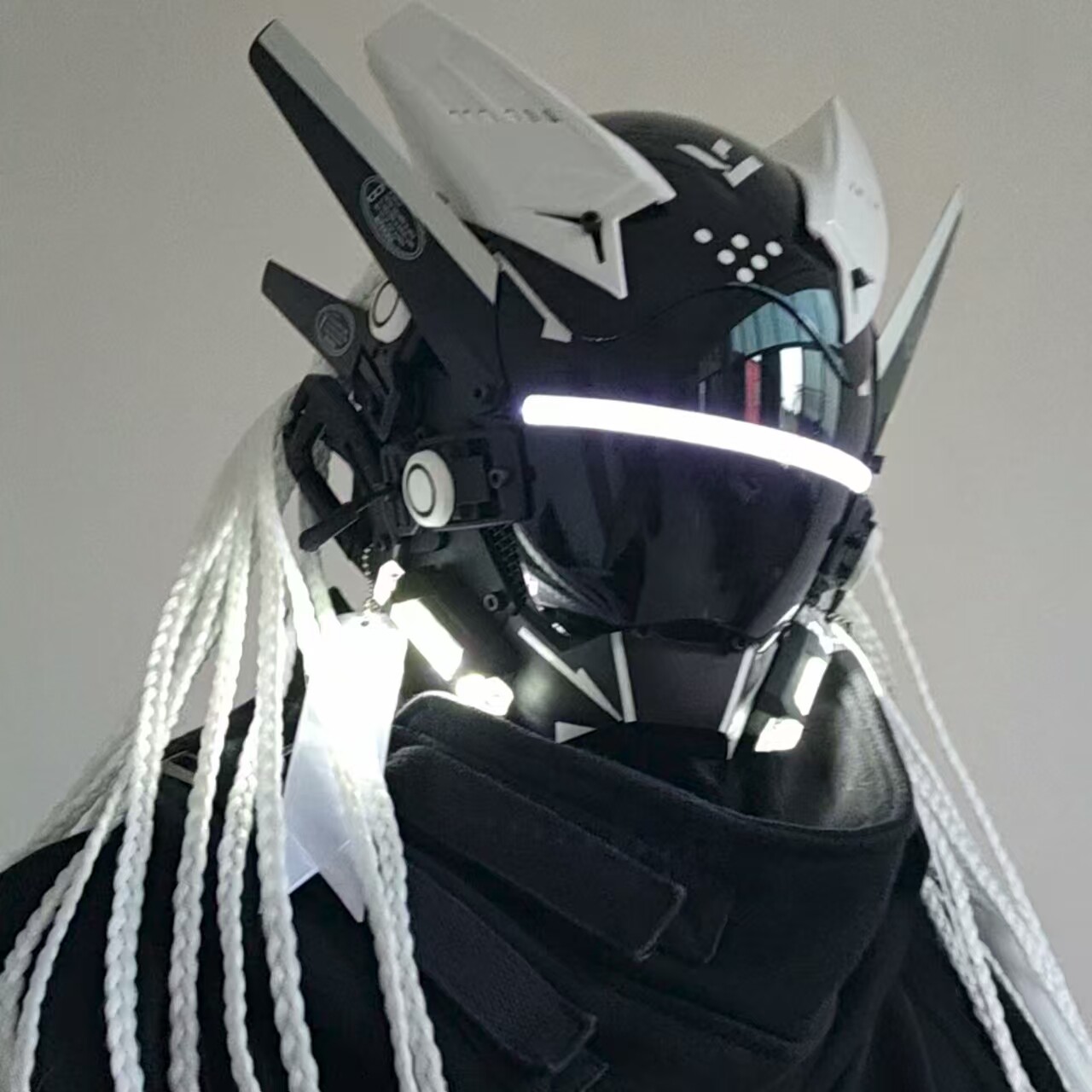 Cyberpunk Mask Full-Face Luminous Mask Cosplay Predator Helmet Mecha-Style Tech-Sense Headgear