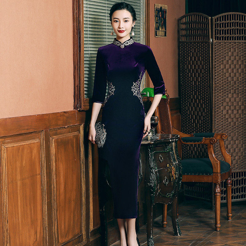 Long embroidered cheongsam 2022 autumn new wedding mother dress noble improved dress can be worn everyday