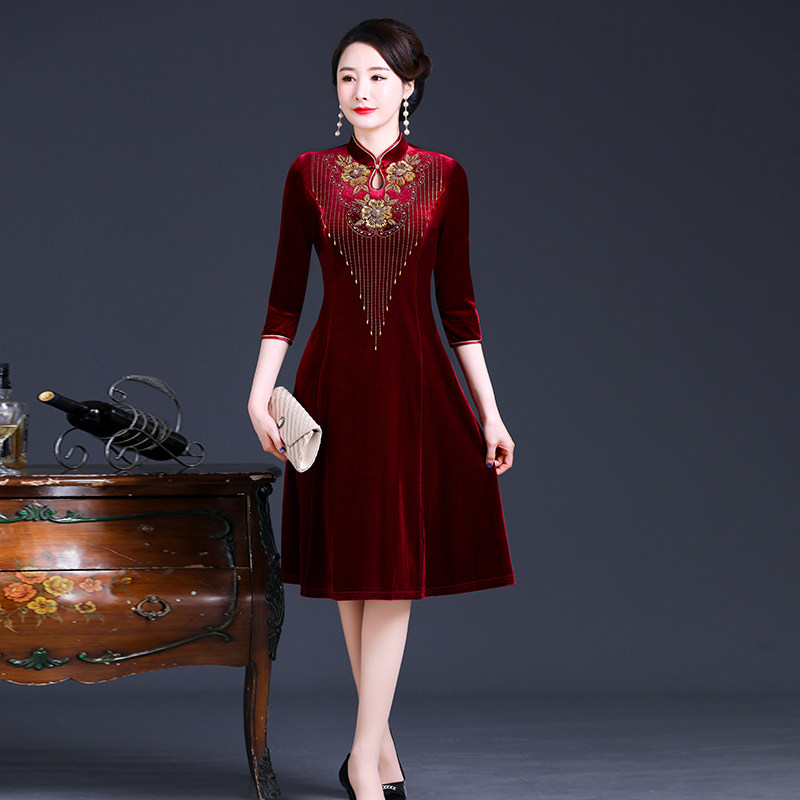 Happy mother-in-law wedding banquet spring dress 2021 new high-end improved cheongsam fashion temperament mother-in-law noble dress skirt