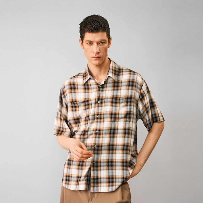 Multi-Color Gradient Plaid Double-Pocket Short-Sleeve Shirt Nonradical Multi-Color Gradient Plaid Double-Pocket Short-Sleeve Shirt Nonradical