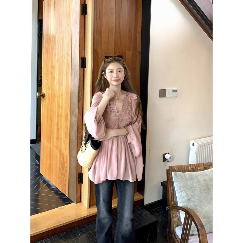 Xxiiuu【Gardenia Breeze】Lace Patchwork Shirt V-Neck Casual Top for Women, Elegant, Gentle, Loose-Fitting Blouse