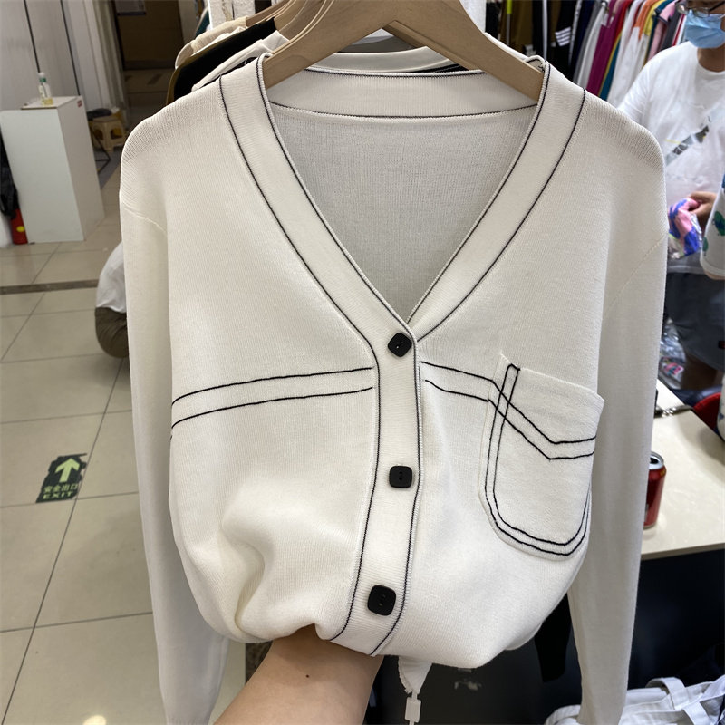 European design sense topstitch pocket knitted sweater cardigan women's top 2021 autumn new V-neck long-sleeved sweater jacket