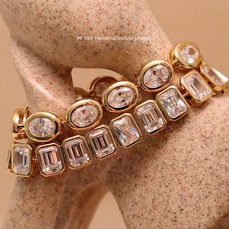 Vintage Bracelet with Pigeon Egg Moissanite, 925 Silver Gold-Plated, Light Luxury, High-End Vintage Light Luxury Bracelet for Women Vintage Bracelet with Pigeon Egg Moissanite, 925 Silver Gold-Plated, Light Luxury, High-End Vintage Light Luxury Bracelet for Women
