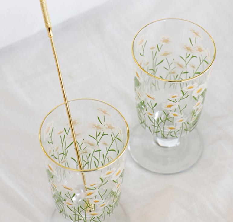Out of stock for three months finally arrived. Ins style tulip daisy retro goblet gold rim glass